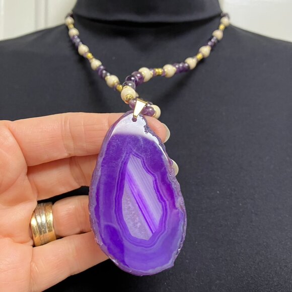 Gorgeous 2.5 in Agate Amethyst Gemstone Raw Edge 22 in Beaded necklace - Picture 9 of 12